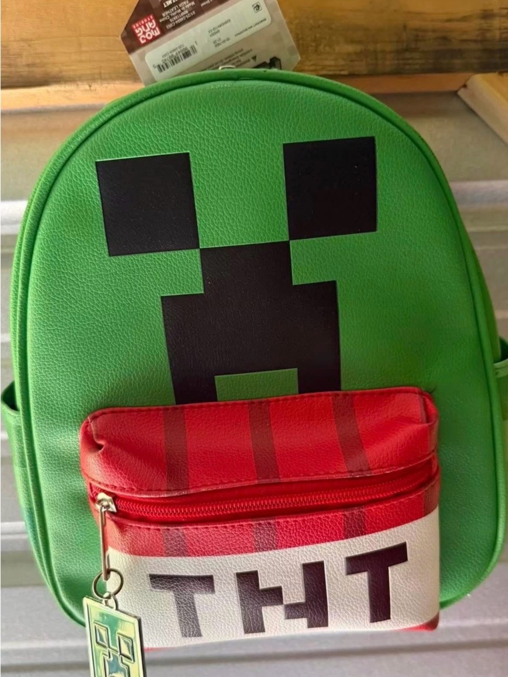 Minecraft backpack brand new

Minecraft Creeper TNT 10' Mini Backpack